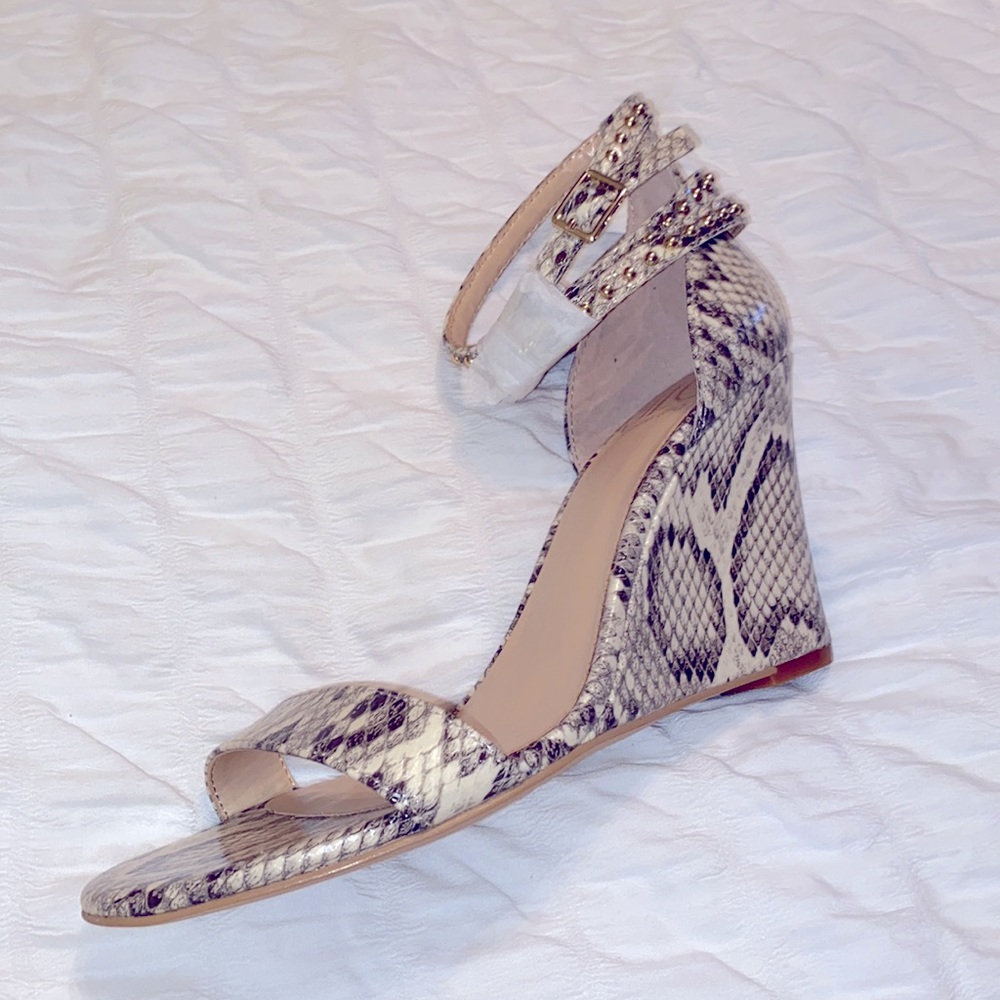 JLO Snakeskin Wedges with gold grommet ankle wrap - Picture 7 of 8